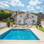 Casa Natura With 40m2 Pool Near Makarska *