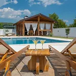 Casa Natura With 40m2 Pool Near Makarska Willa