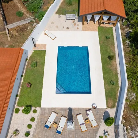 Casa Natura With 40m2 Pool Near Makarska