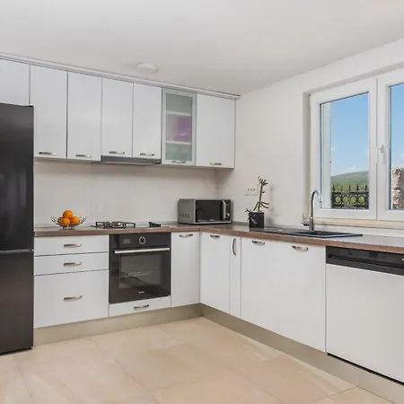 Casa Natura With 40m2 Pool Near Makarska Βίλα *