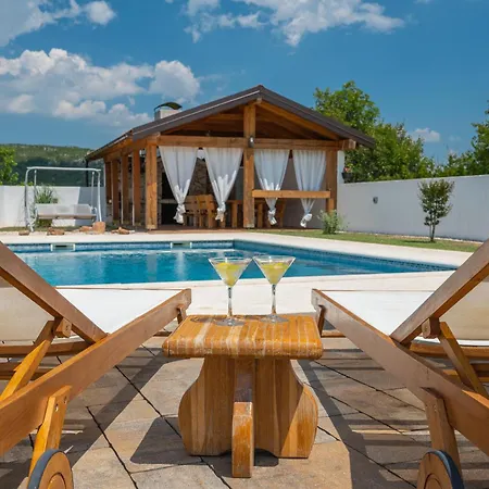Casa Natura With 40m2 Pool Near Makarska Βίλα
