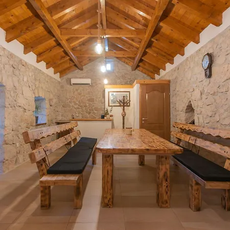 Casa Natura With 40m2 Pool Near Makarska Βίλα *