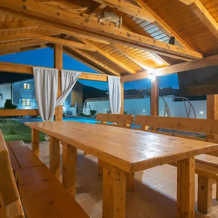 Casa Natura With 40m2 Pool Near Makarska Βίλα *