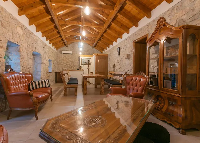 Casa Natura With 40m2 Pool Near Makarska 别墅