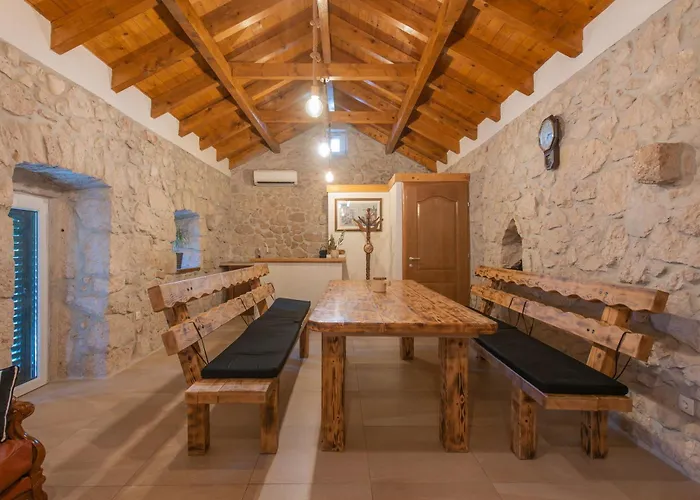 Casa Natura With 40m2 Pool Near Makarska 别墅 *