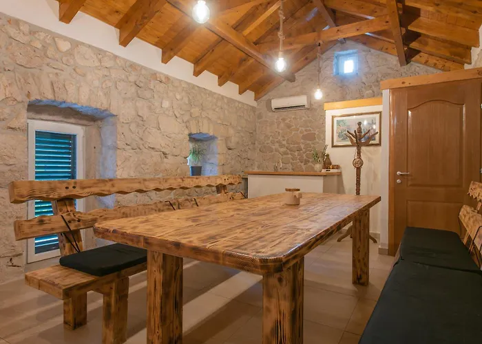 Casa Natura With 40m2 Pool Near Makarska 别墅 *
